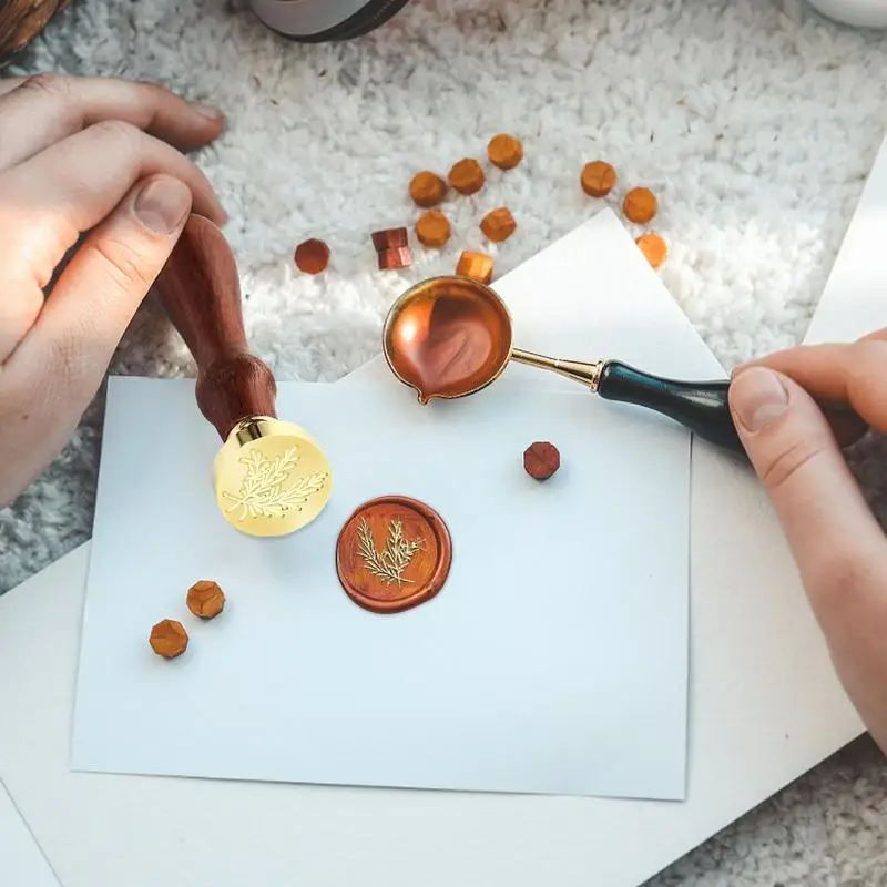 Sello de sellado de cera, sello de cera con 6 patrones de flores para manualidades, Kit de sellos con mango de madera para invitaciones de boda, cabeza de latón para