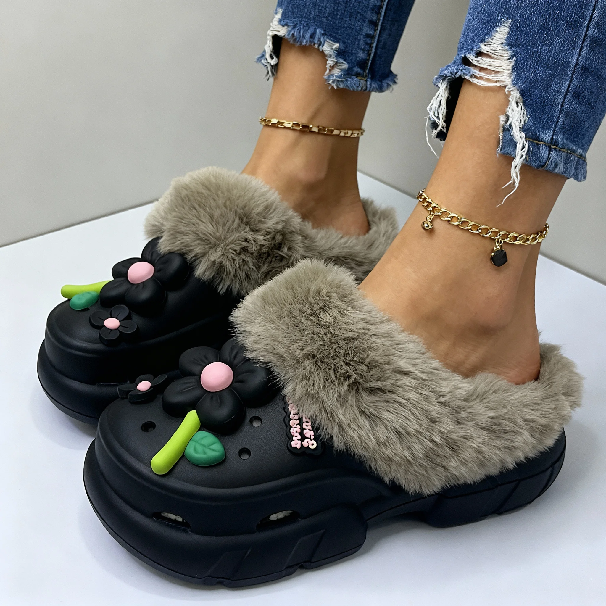 

Floral Accented Clogs Shoes Platform Slides Winter Warm Lined Indoor Slippers Comfortable Home Slippers with Flower Decorations
