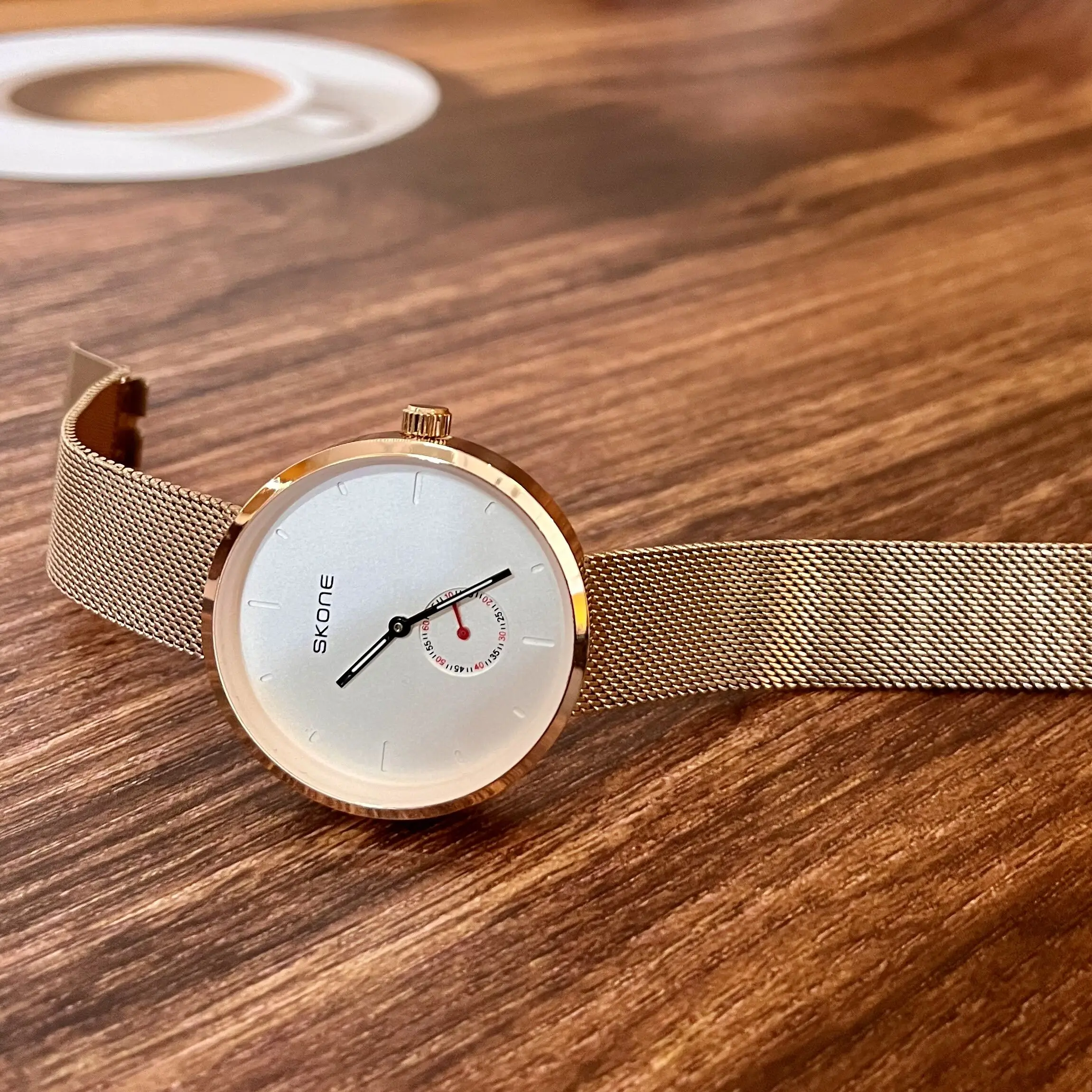 SKONE 한국어 버전 심플 캐주얼 패션 여성용 시계 새로운 복고풍 트렌드 다용도 방수 쿼츠 시계