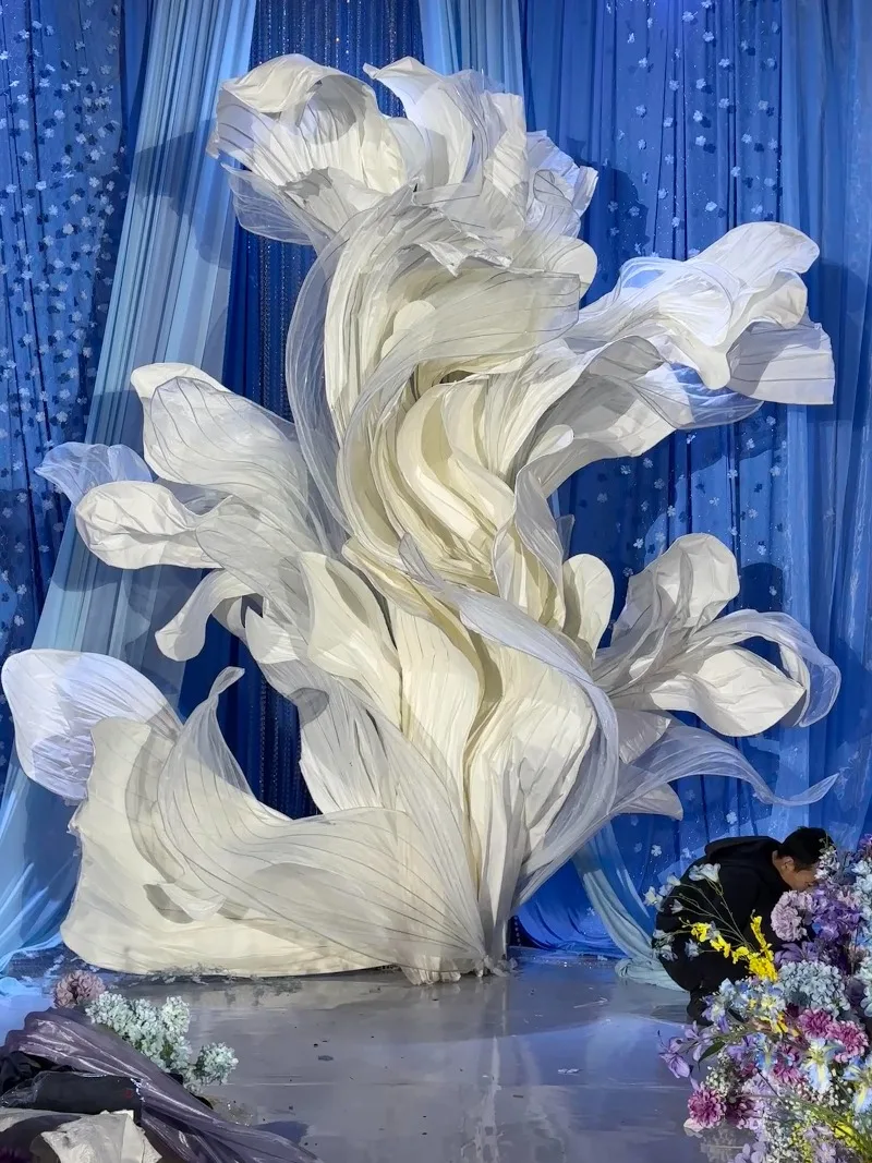 Luxury pure white installed wedding stage background photo booth arrangement hotel banquet engagement decoration birthday
