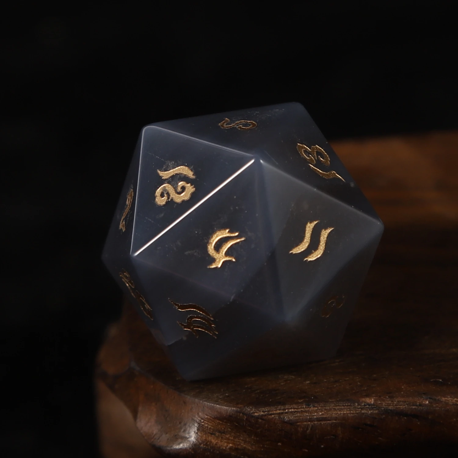 نرد عقيق طبيعي على الطراز القديم D20 مع 9 خطوط مختلفة للاختيار من بينها عشاق ألعاب سطح المكتب الأحجار الكريمة الفريدة المفضلة