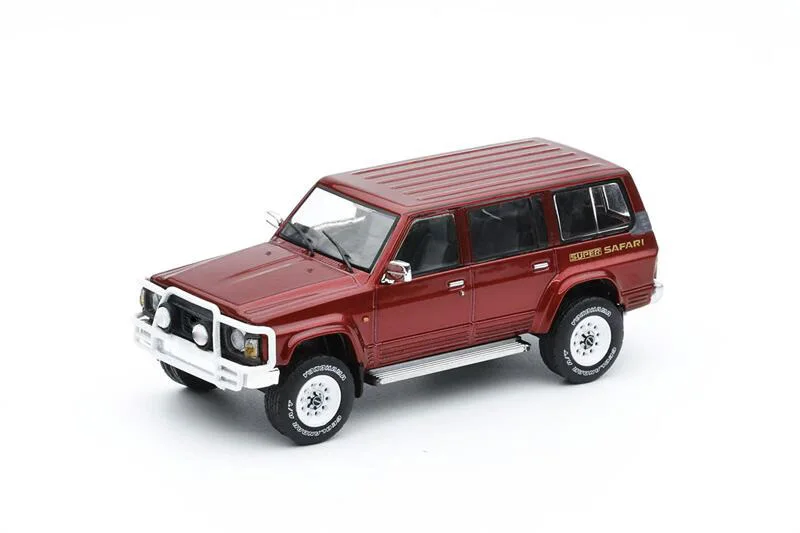(Pre-ordine) Modellino Auto da Collezione in Scala 1:64 Patrol (Y60) SUV Rosso Vino Edizione Limitata 700