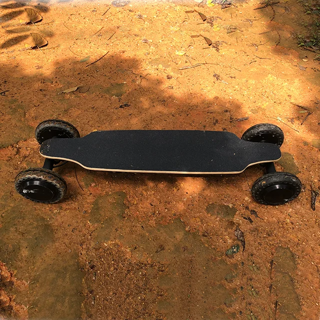 Hight quality 4 wheels all terrain dual hub motor electric skateboard 2000w with remote canadian maple 8 ply