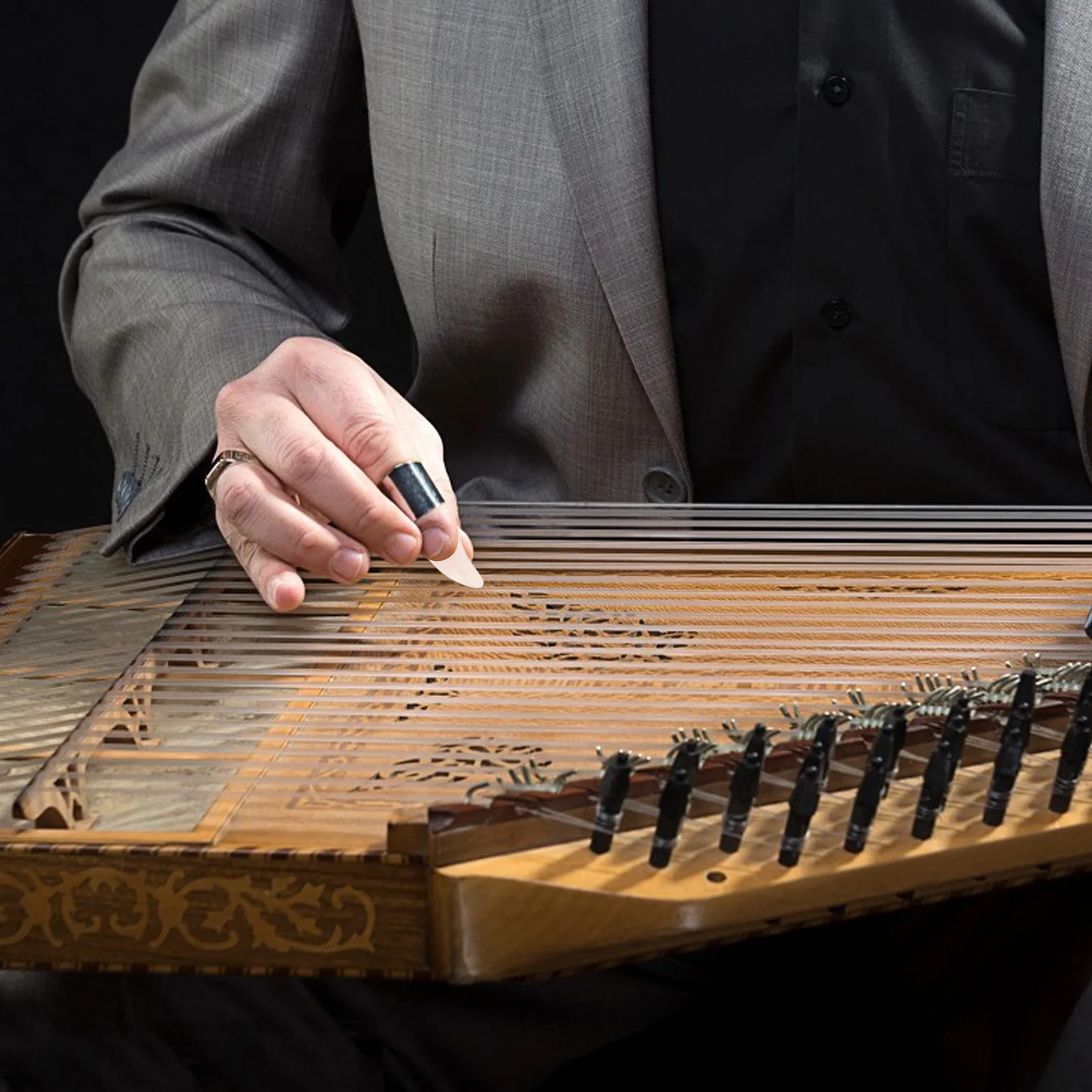 8 قطعة أظافر Guzheng من الراتنج يختار الأصابع لـ Zither الصيني دائم الإبهام يختار المبتدئين ممارسة حراس الأصابع Guzheng الأساسية