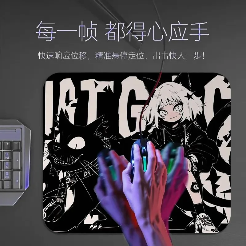 لوحة ماوس ألعاب بلاك كات جيرل XXL سطح زجاجي ضوئي مع قاعدة سميكة مضادة للانزلاق للرياضات الإلكترونية FPS والاستخدام المكتبي المقاوم للماء