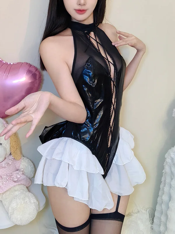 Body Sexy translúcido de una pieza con hombros descubiertos, retales de charol, hilo de malla, correas de chica conejito, bordes cruzados con volantes, GV6U