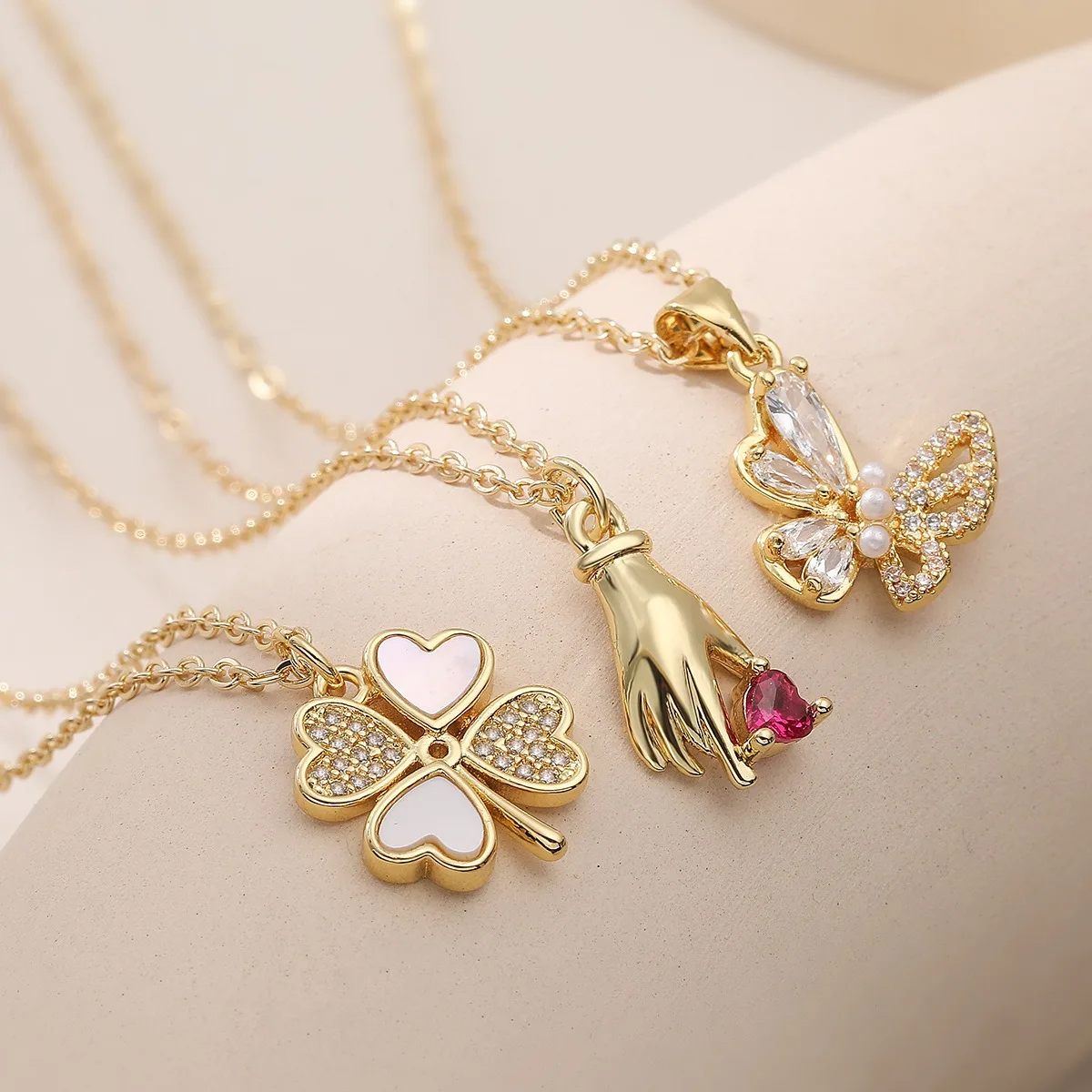 

18k Gold Plated Shining Zircon Butterfly Four Leaf Clover Pendant Necklace For Women Stainless Steel Clavicle Chain Jewelry Gift