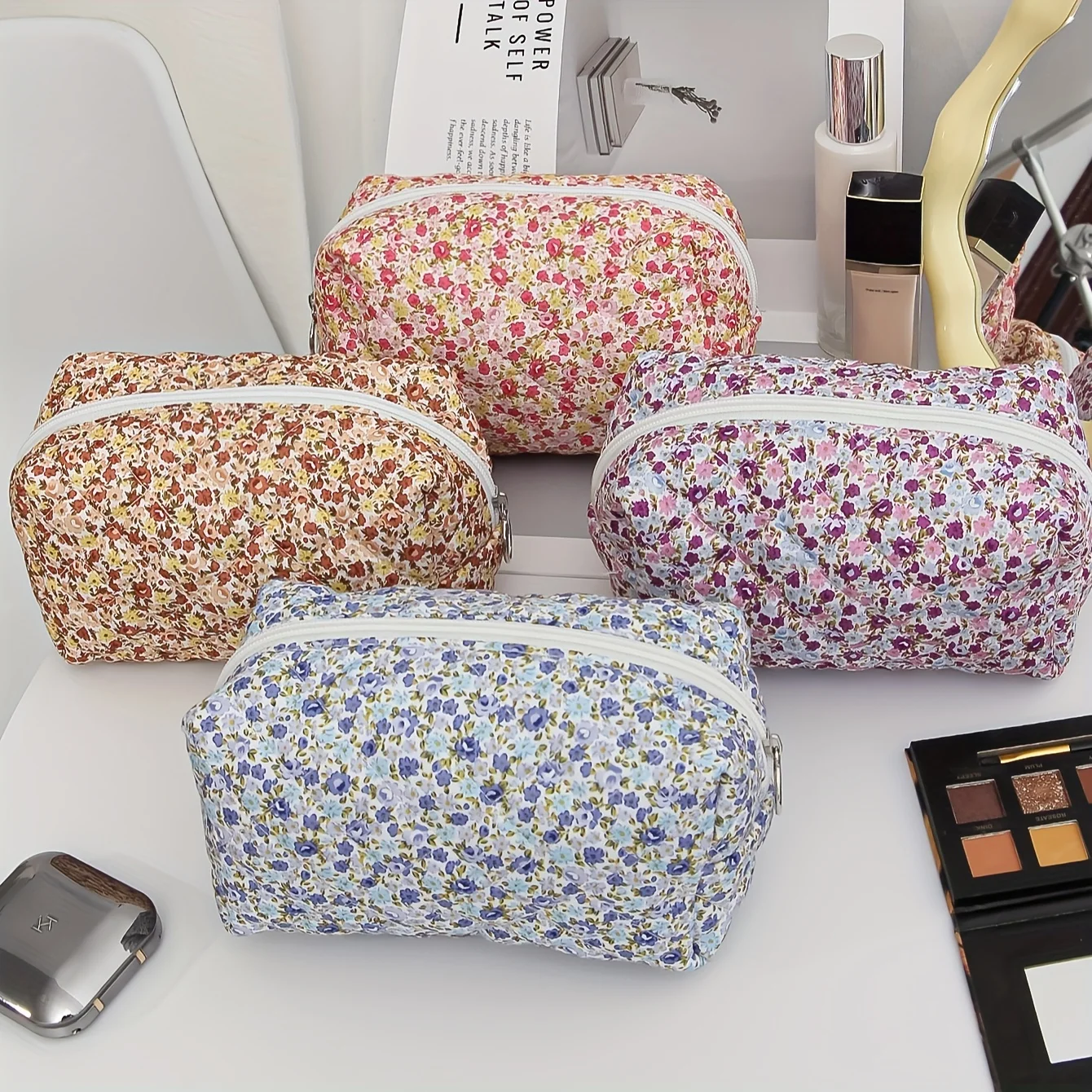 Cute Small Floral Cotton Makeup Bag, Quilted Zipper Pouch for Women and Girls, Kawaii Travel Cosmetic Bags for Purse