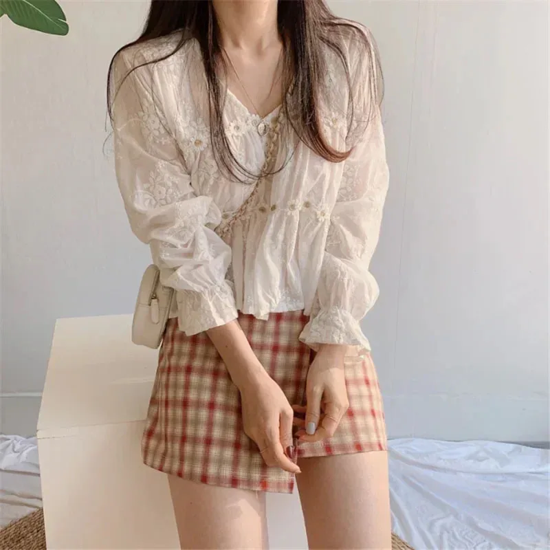 Floral V-neck New Lace Women\'s Shirts 2024 Women Blouse Flare Sleeve Ladies Tops Korean Sweet White Clothes Blusas Mujer 13037