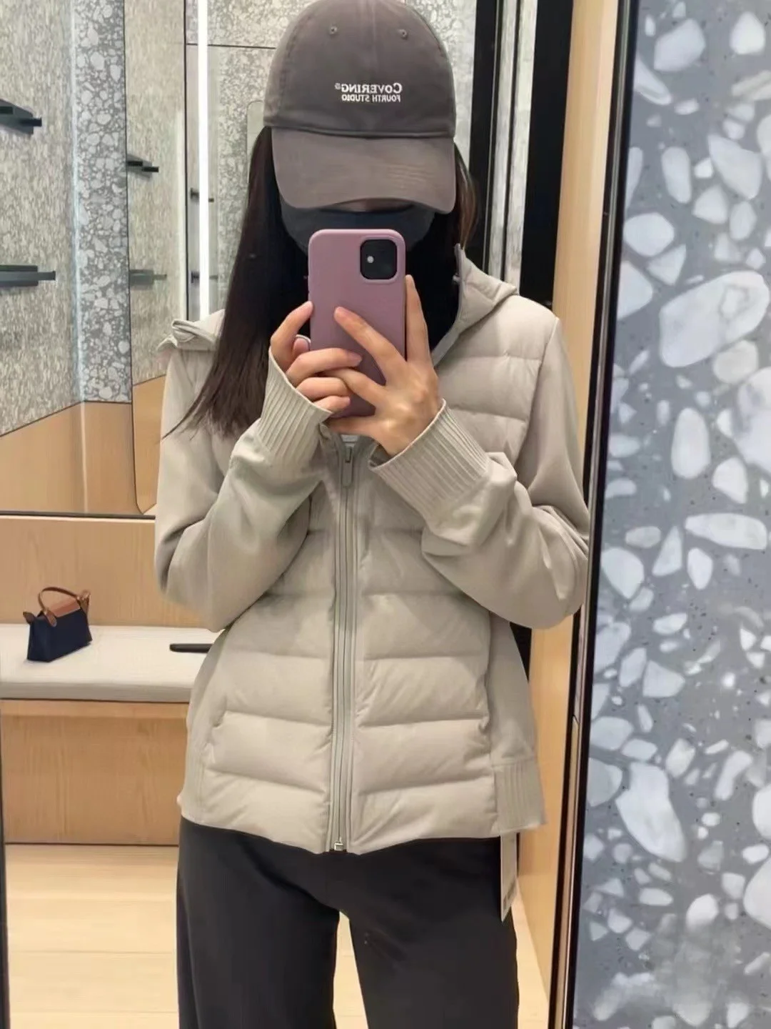 

Lightweight Short Goose down Jacket with Patchwork And Glue Ladies Casual Style Coat Warmth Zipper Closure Long Sleeve Coat