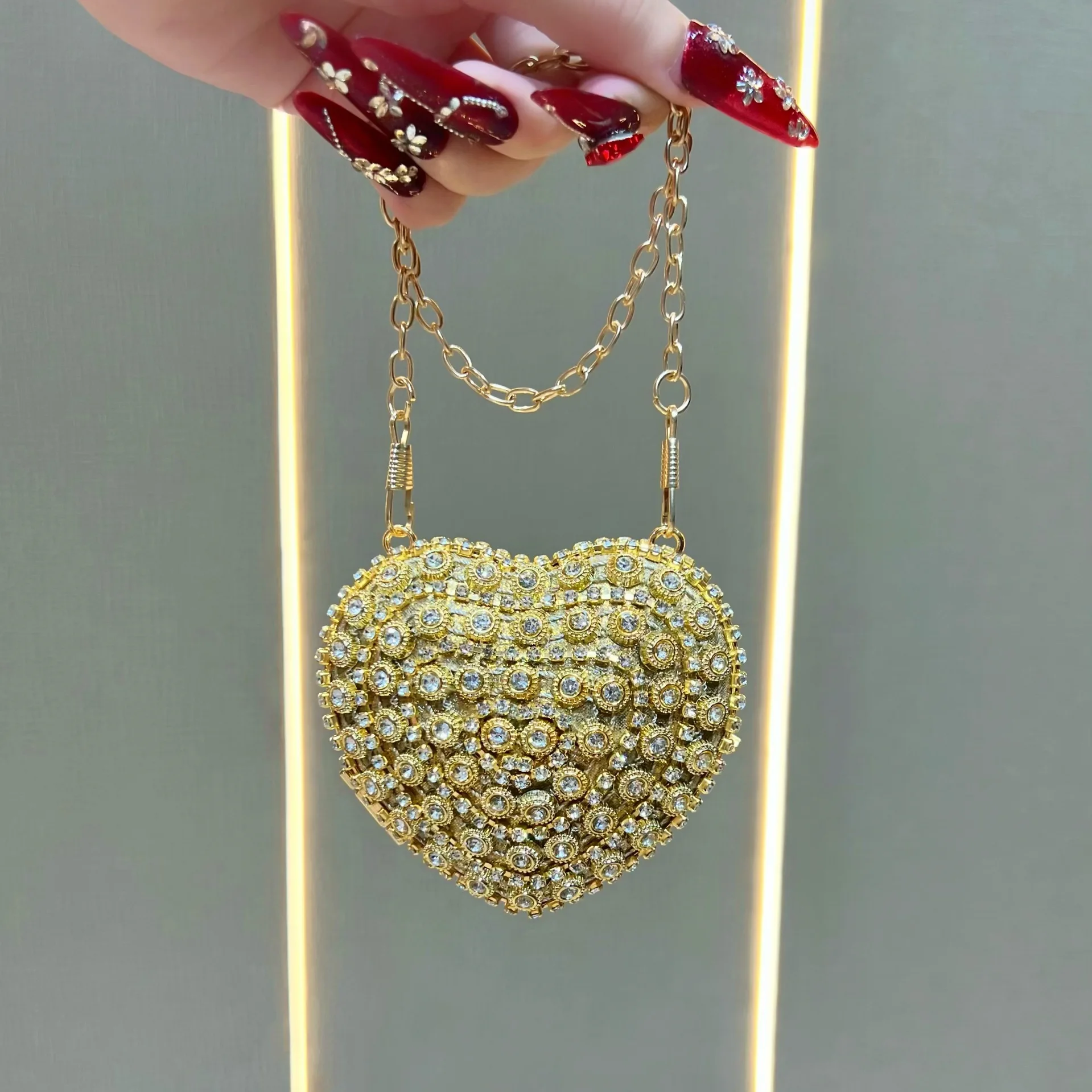 Luxury Small Bling Heart Shape Diamond Evening Clutch Rhinestones Purse Ladies Fashion Lipstick Bag for Women Chain Shoulder Bag