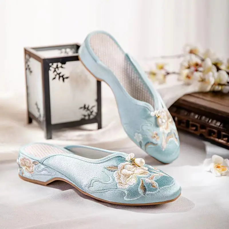 Spring Summer Women\'s style Baotou Half Slippers Ethnic Style Pointed Silk Satin Embroidered Home Cloth Slippers Casual Slippers