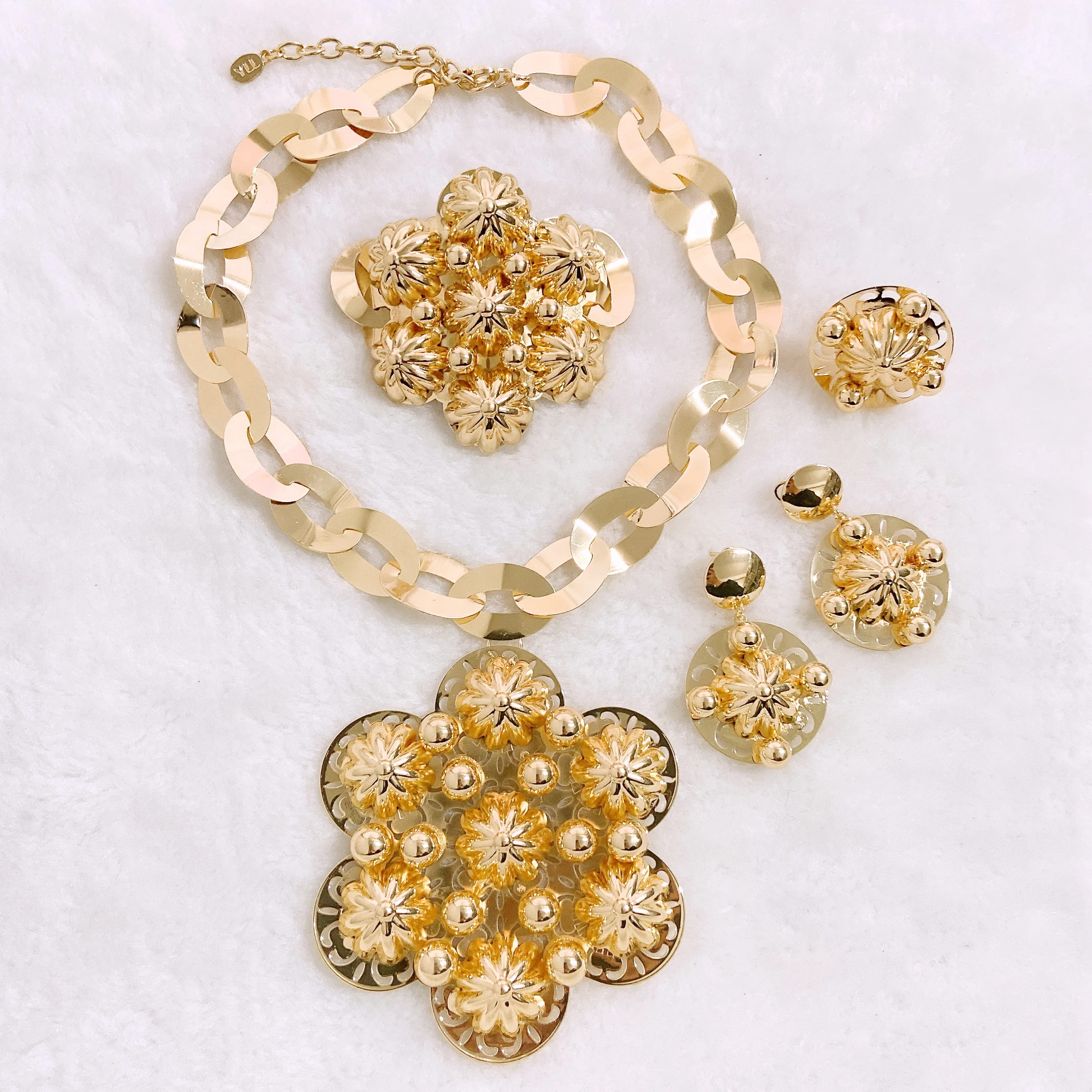 Yulaili Brazilian Gold Plated Jewelry Set for Women Flower Necklace Earring Bracelet Ring Light Weight Accessory H20171