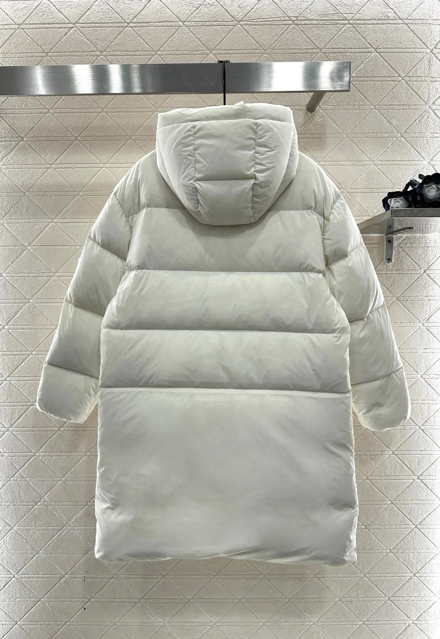 

Women's winter new windproof and waterproof nylon hooded long white goose down jacket