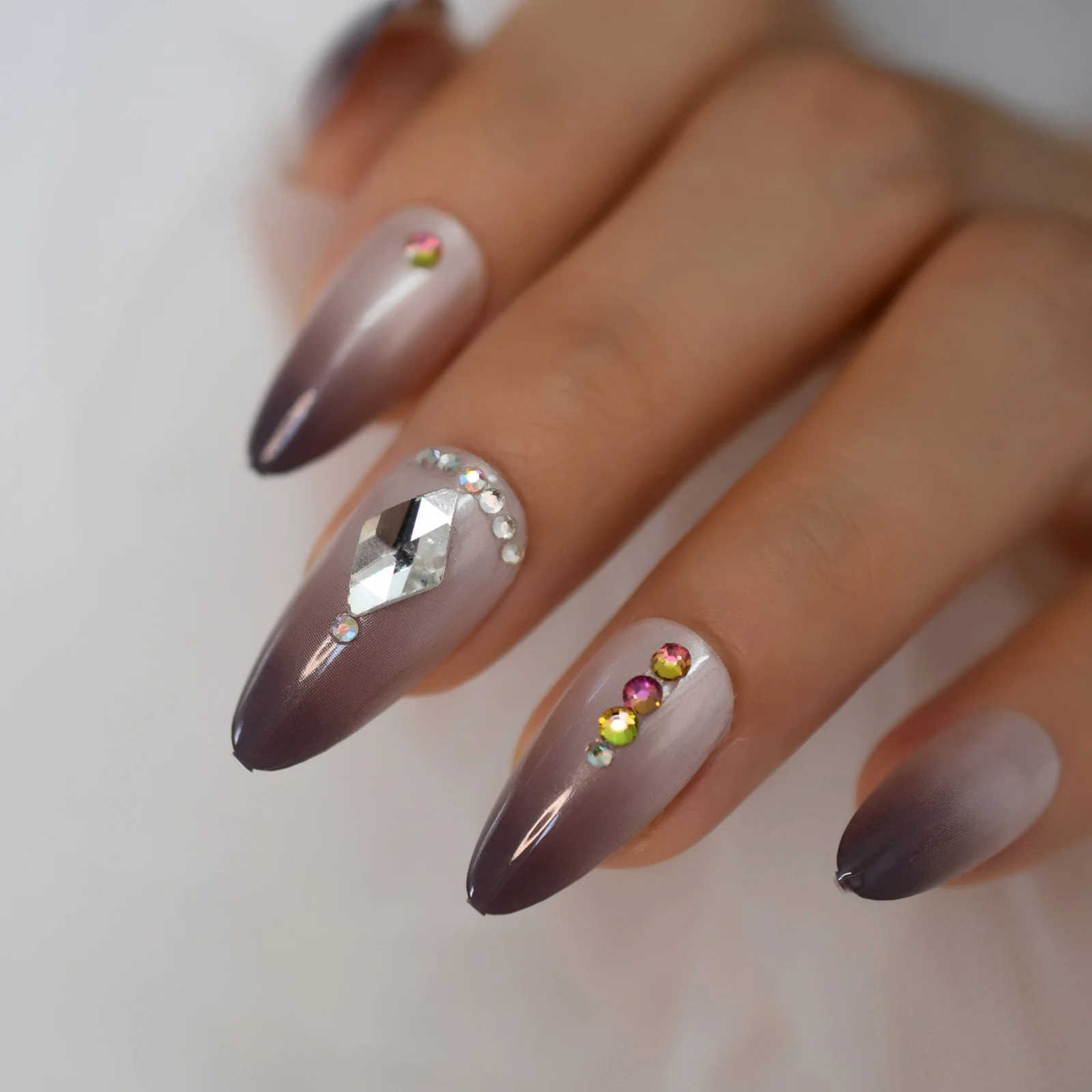 3D Crystal Diamond Gradient Almond Press On Nails Ombre Grey False Nail Glossy Full Cover Fake Nails Tips for Women and Girl