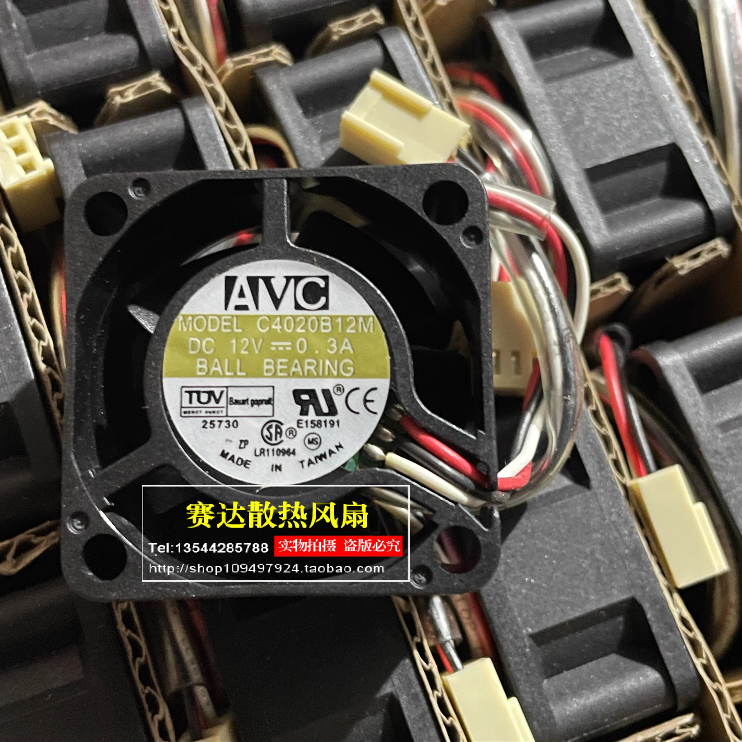 

AVC 4020 C4020B12M 12 В 0,3 А 3-линейный охлаждающий вентилятор 40*40*20 мм