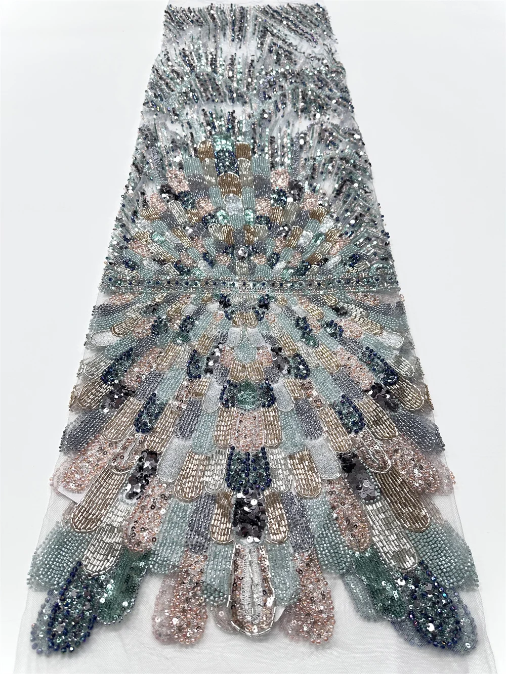 Nieuwe hete verkoop handgemaakte borduurwerk netto kant kralen pailletten stof voor vrouwen feestavondjurk Afrika ontwerp, hoge kwaliteit