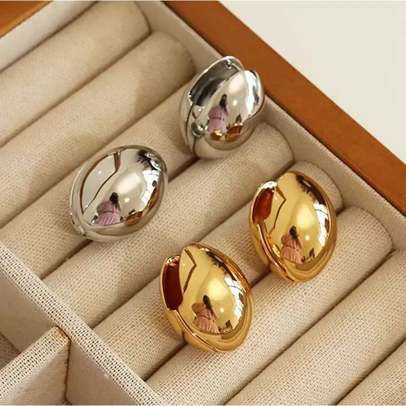 European and American fashion retro golden egg earrings, niche temperament, high-end design earrings, simple commuting,
