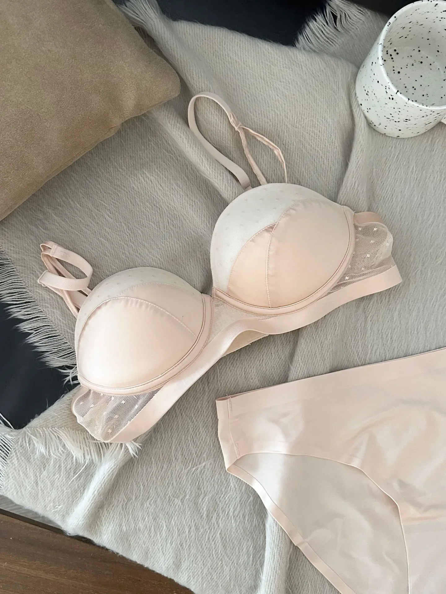 

Французское сексуальное женское белье, женская маленькая грудь, комплект с бюстгальтером, облегающий кружевной комплект в горошек, большое и тонкое красивое нижнее белье сзади