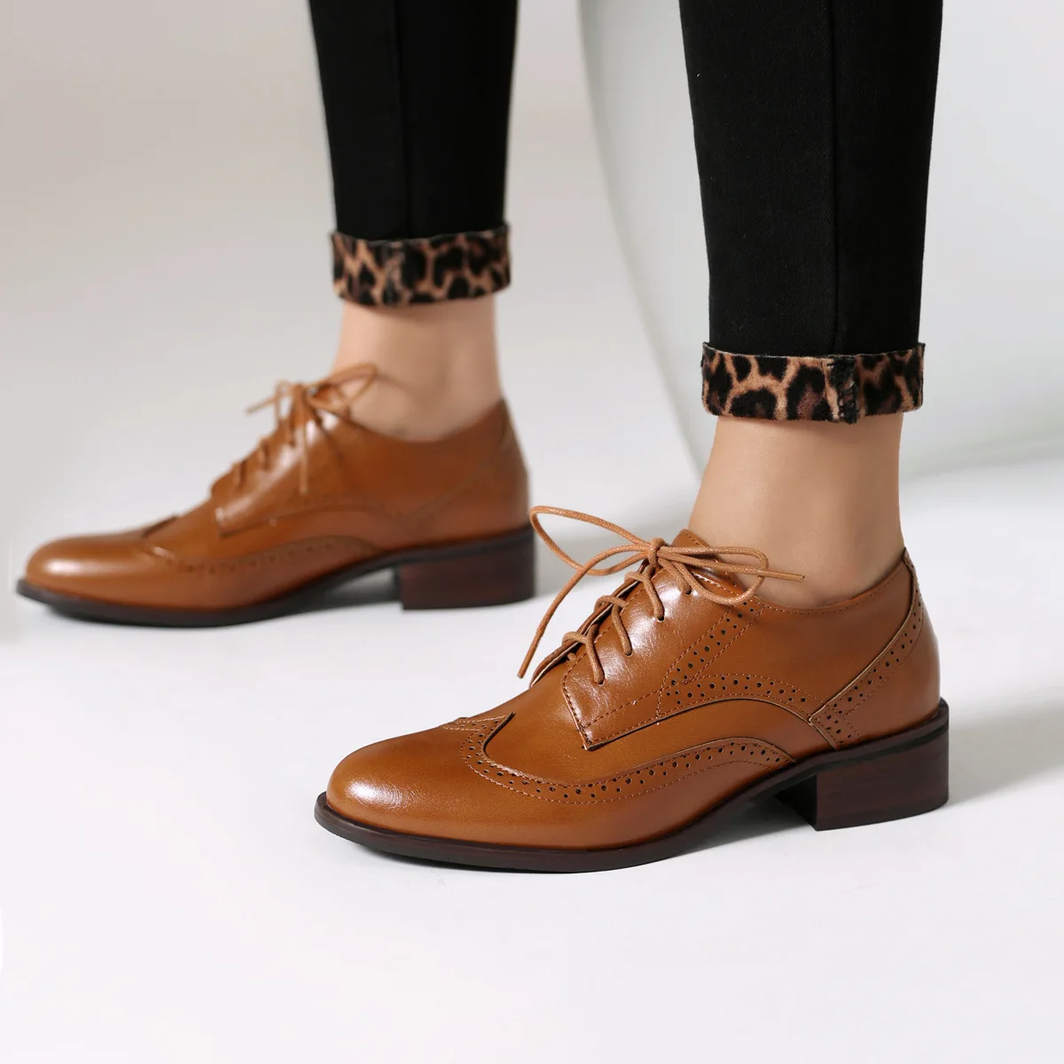 Low-Heel Block Color Women's Shoes Retro Brogue Design Deep Mouth Laced Casual Shoes Comfortable round Toe PU Leather