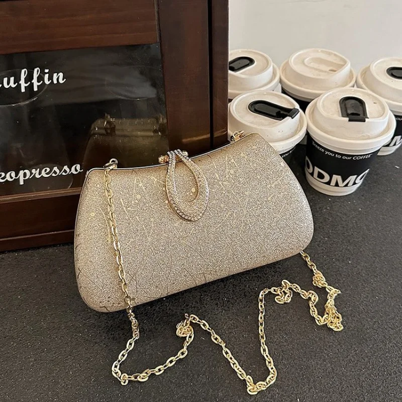 

Luxury Women's Messenger Bag Crafted From Lustrous Leather Boasting Paris Inspired And Casual Vintage Style​