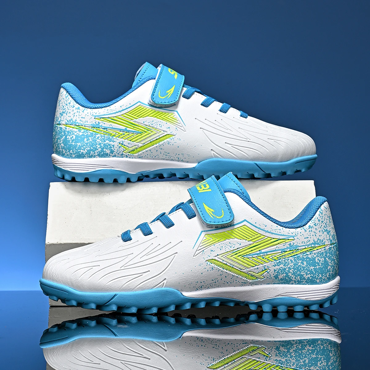

Kids TF Soccer Shoes PU Fabric Rubber Sole Anti-slip Wear-resistant Training Sneakers