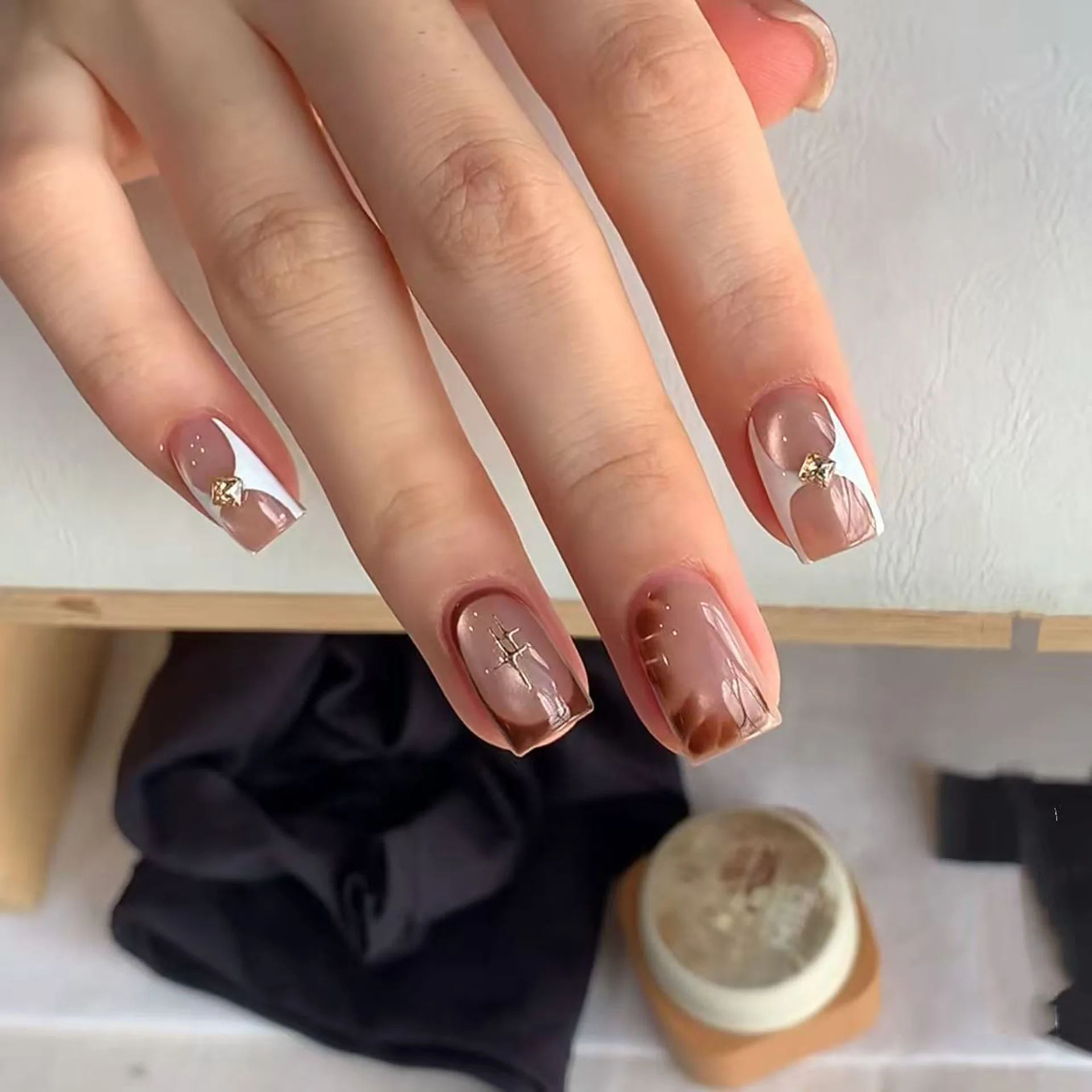 

10 шт., короткие ногти ручной работы Y2K, блестящие стеклянные бусины, кошачий глаз, градиент, золотая звезда, декор, милые крутые накладные ногти, носимые ногти