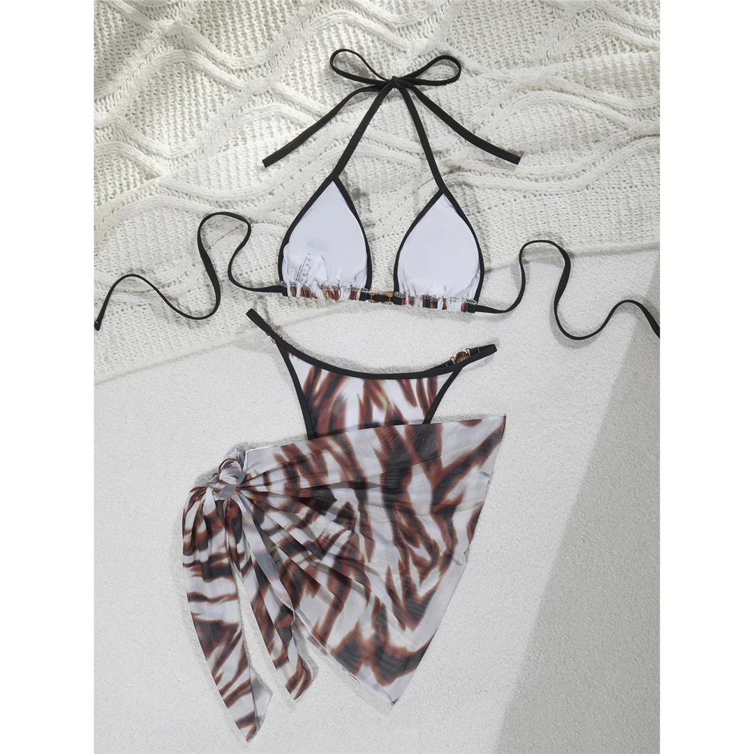 Mit Sarong-Print, Neckholder-Bikini, Damen-Badeanzug, dreiteiliges Bikini-Set, gepolsterter Badeanzug, Badebekleidung, Badeanzug, Modell V8066. – Detail 4