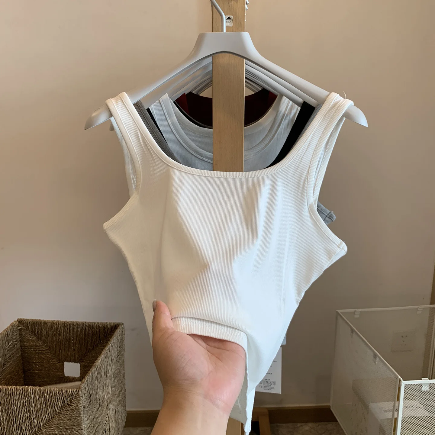 Summer Short Sleeveless Cotton Sporty Crop Top Women's Outerwear V-Neck Breathable  Color Camisole Prevents Light Exposure