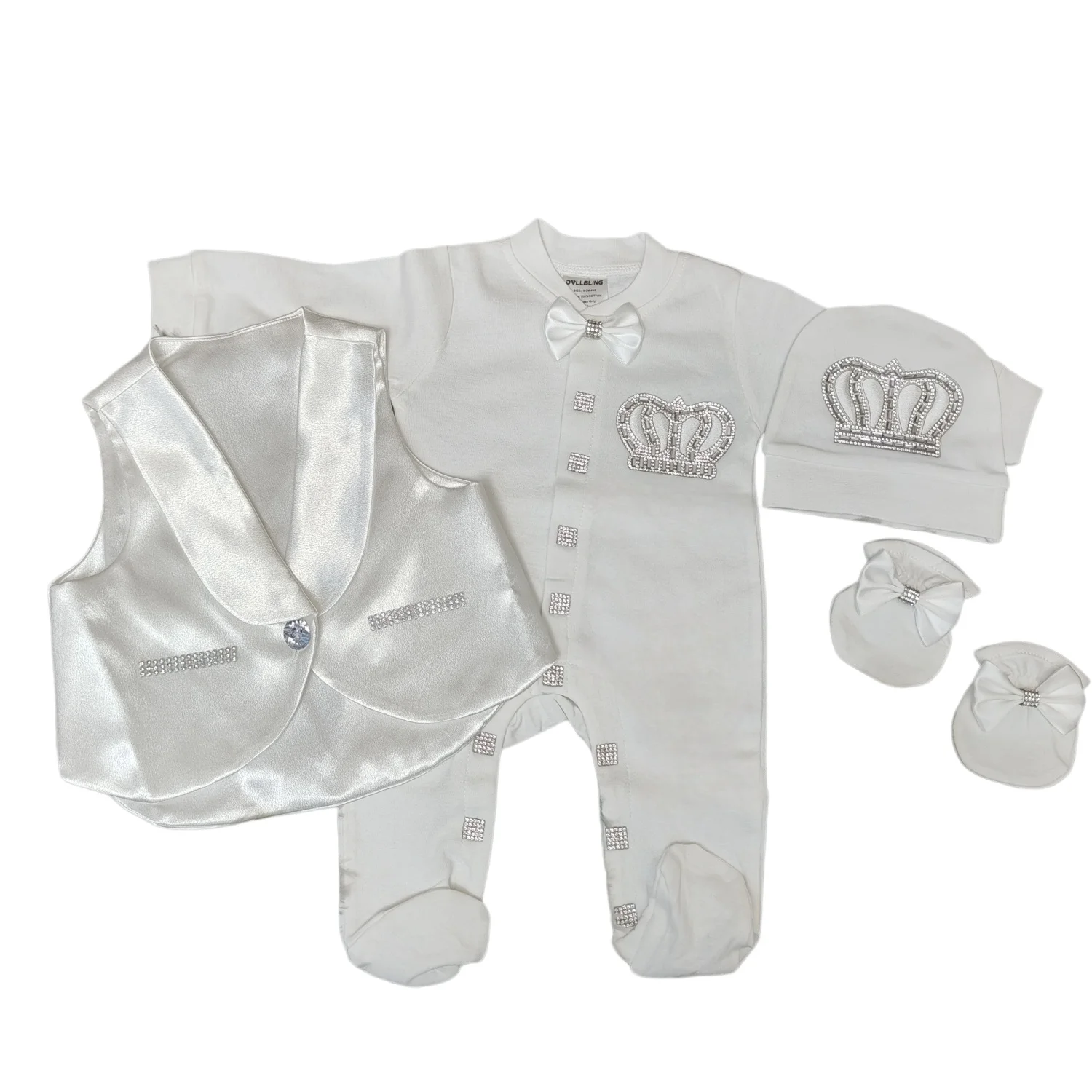 Conjunto de 5 piezas para ceremonia de bebé: Chaleco de satén color marfil con solapa, corona de diamantes de imitación, pelele con pies, gorro y calcetines para baby shower