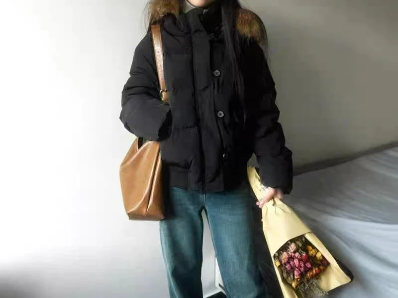 سترة شتوية قصيرة من القطن للنساء كاجوال موضة معطف سميك متعدد الاستخدامات 2025 نمط جديد