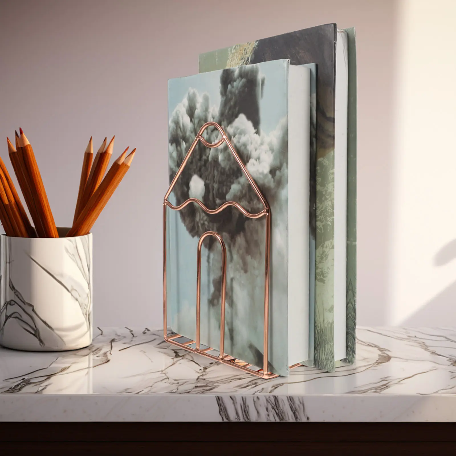 

2 шт. прочные металлические подставки для книг, декоративные железные держатели для ручек, минималистичный дизайн, устойчивое нескользящее основание, стильные подставки для книг