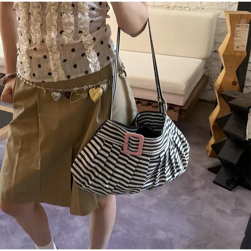 Gestreifte Plissierte Hobo-Canvas-Schultertasche, Vielseitige Damen-Handtasche für den Arbeitsweg, Tägliche Casual-Chic-Handtasche, Leichtgewicht – Detail 7