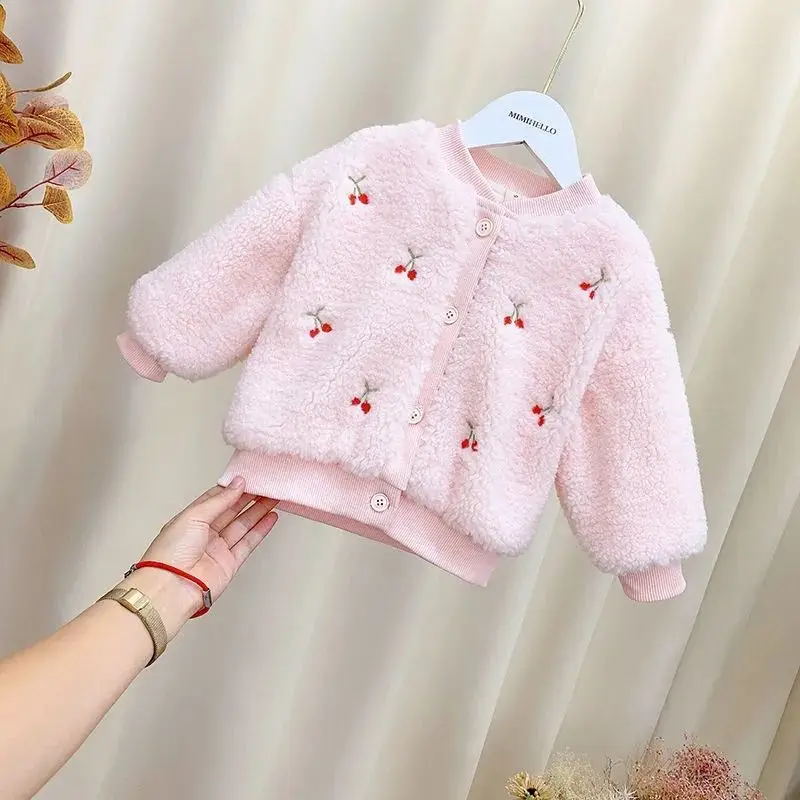 Girls 2024 Winter New Childrens Korean Coat with Thickened Velvet and Fashionable Baby Top Winter Clothes