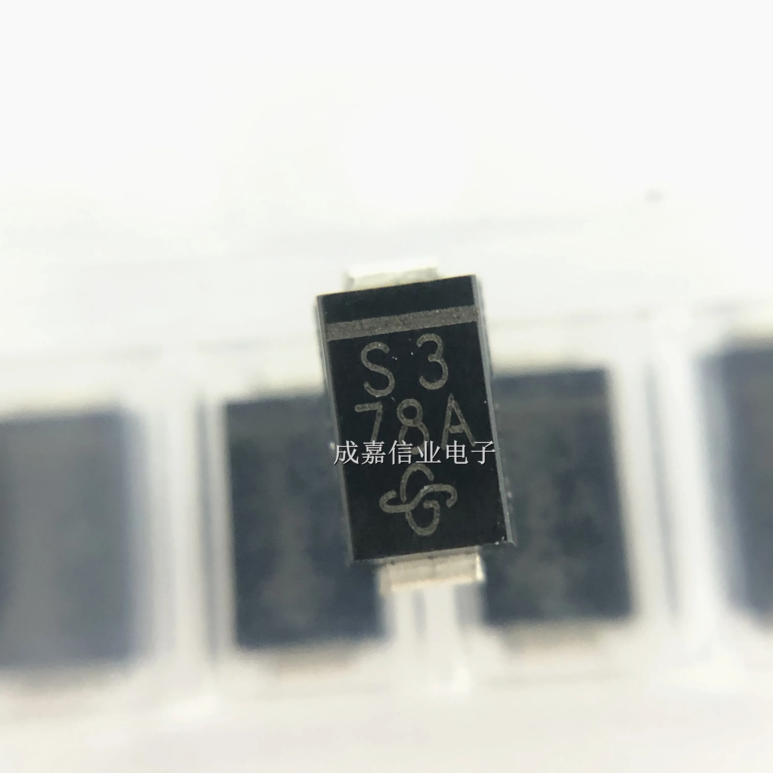 100pcs/Lot SS13-E3/61T SMA DO-214AC-2 MARKING;S3 Schottky Diodes & Rectifiers 1A 30V