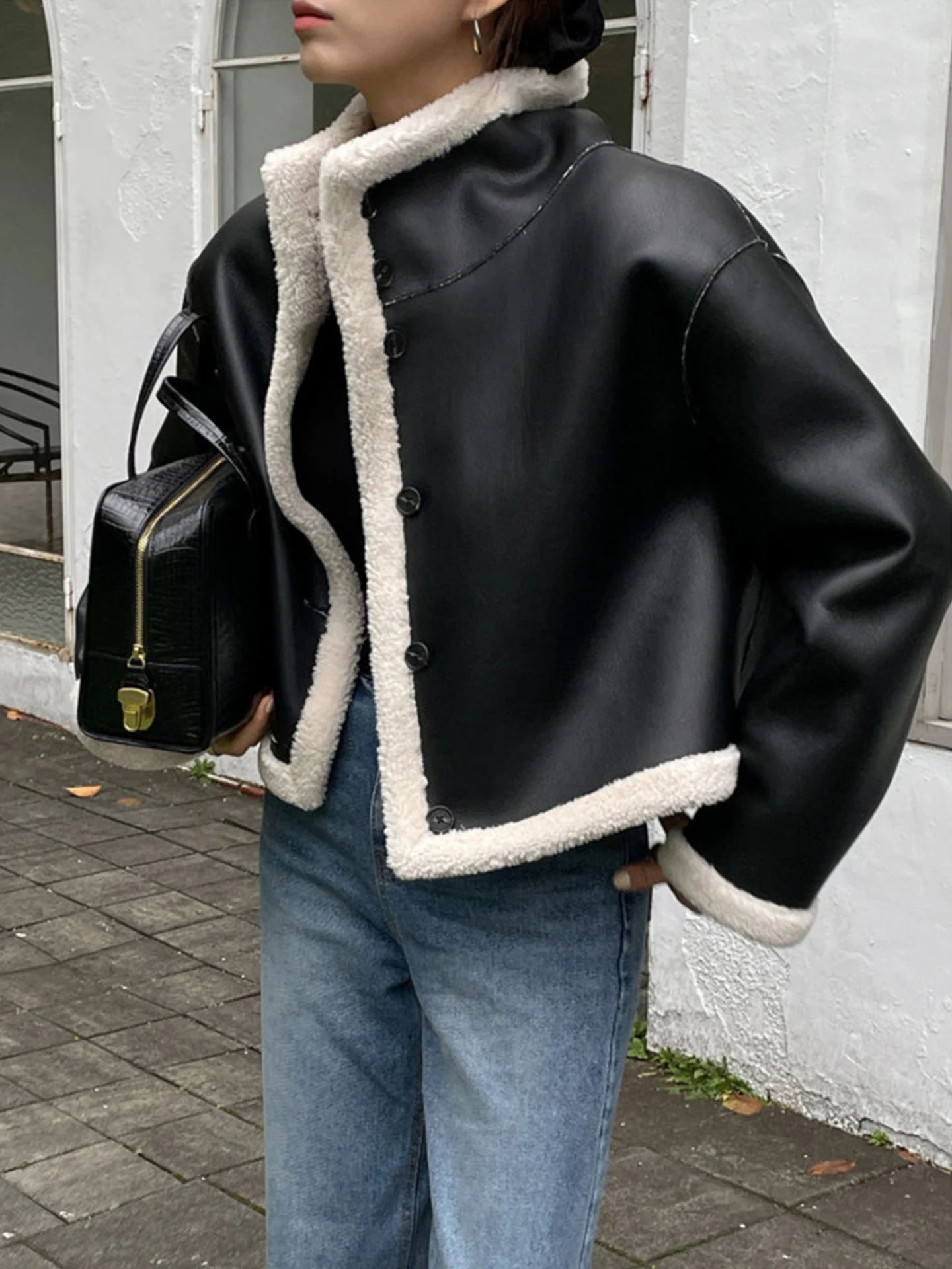 Women's Short Double-Sided Wear Leather Fur Integrated Thickened Warmth Outerwear Loose Fit Autumn Winter Design Sense