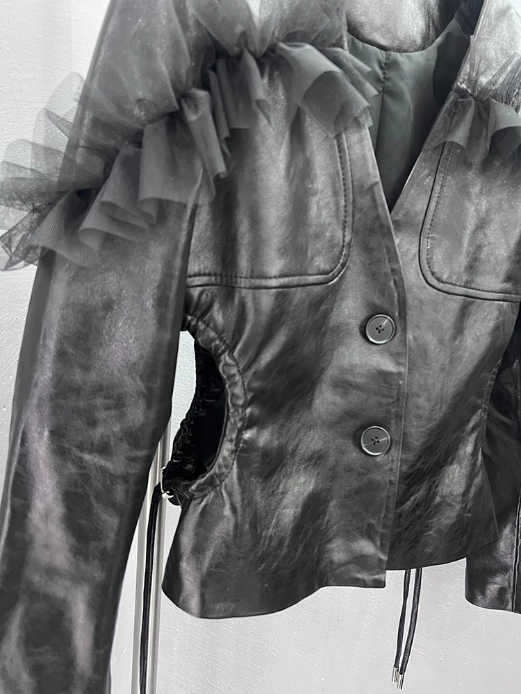 Lautaro Giacca primaverile in pelle patchwork di pizzo nero corto da donna con scollo a V profondo scavato in vita Abiti Emo di design di lusso