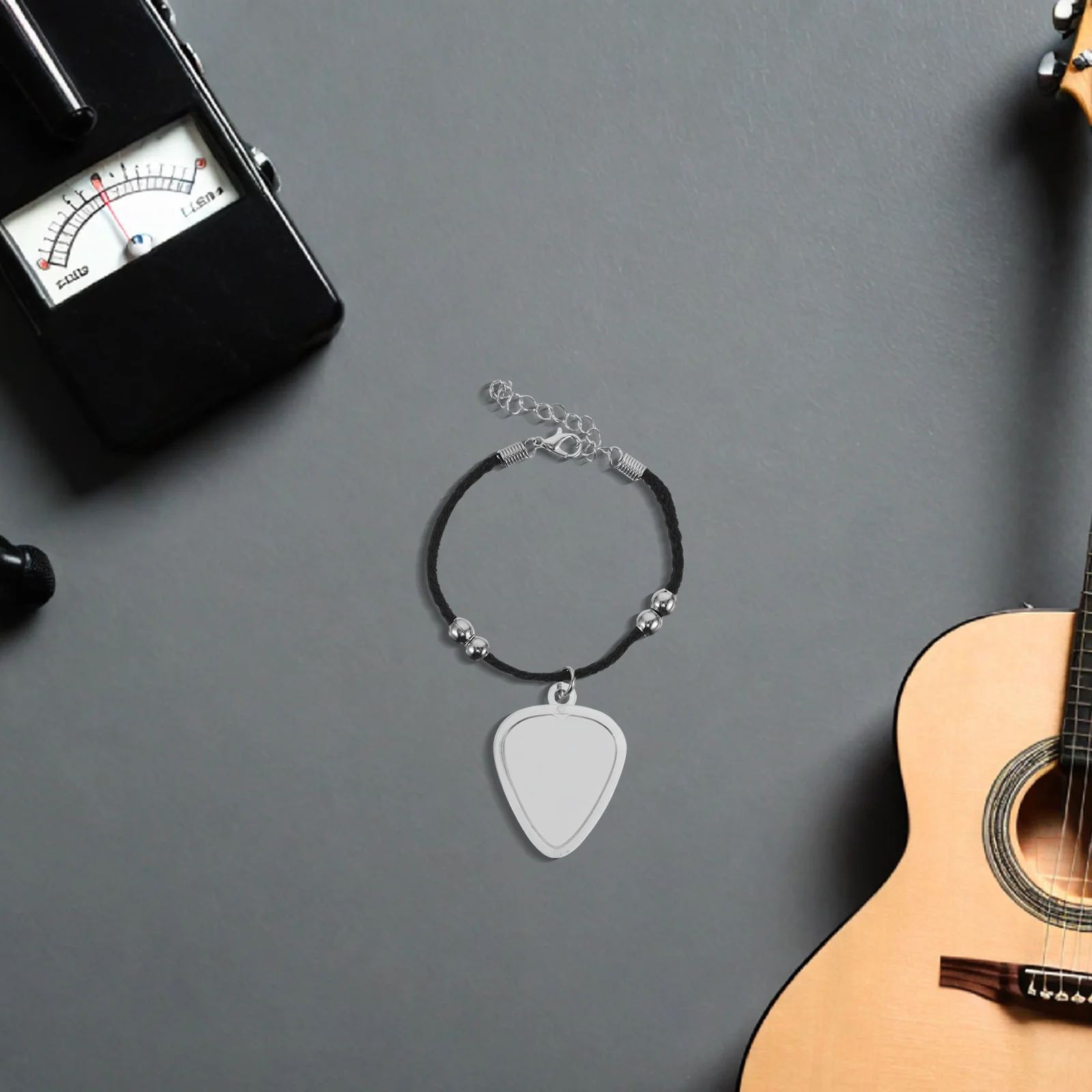 

1 Set Heart Shape Guitar Pick Holder Bracelet Mini Storage Case For Musicians Portable Travel Accessory Compact Pick Organizer