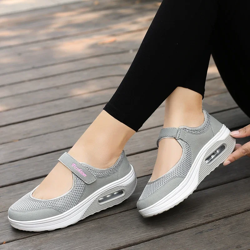 Sneakers Female Flat Soft Comfortable Fashion Lightweight Pumps Shoes Joker Slip-on Super Light Casual Vulcanize Shoes Woman Red