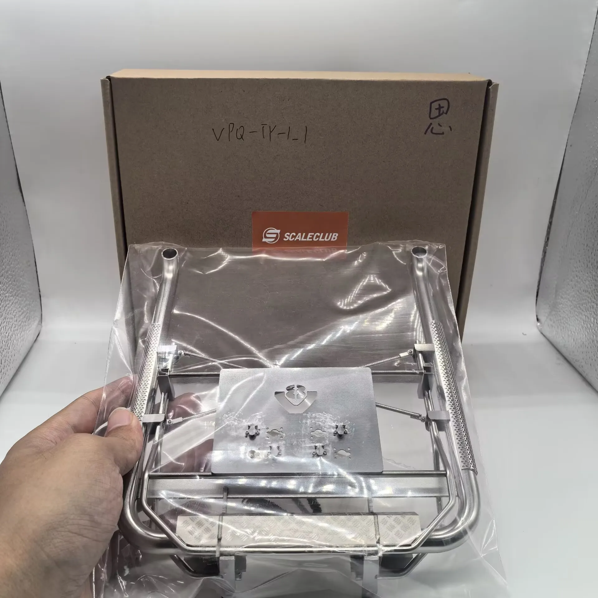 

Scaleclub model For Tamiya tractor truck Euro Truck style with driving cabin metal V-shaped exhaust