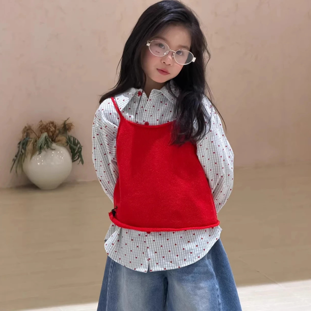 

Комплект для девочек 2026: Новая детская одежда весна-лето в корейском стиле – футболка с принтом «Любовь» и вязаные шорты на бретелях (два предмета)