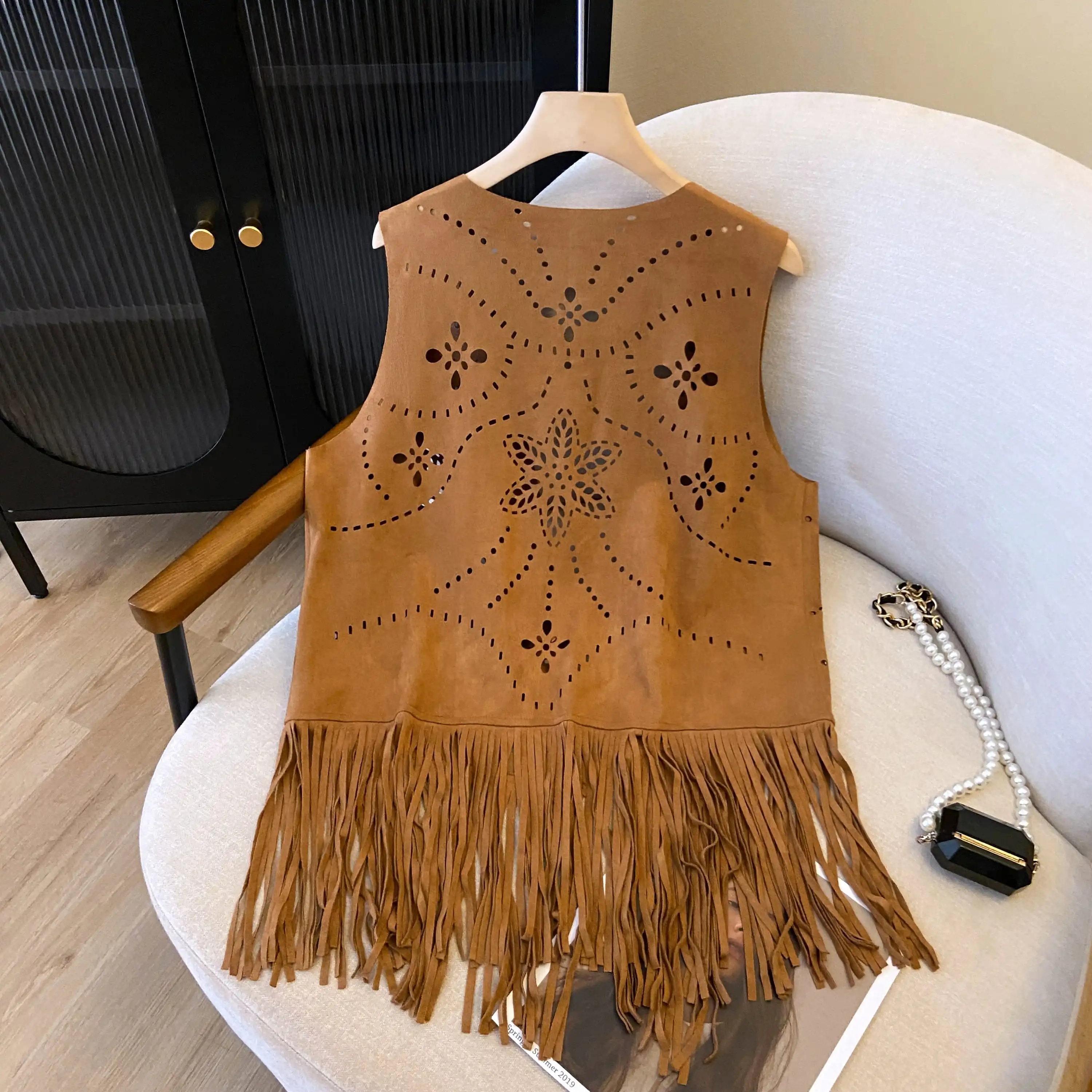 Colete de Camurça com Franjas Longas e Bordado Floral em Estilo Casual para Mulheres