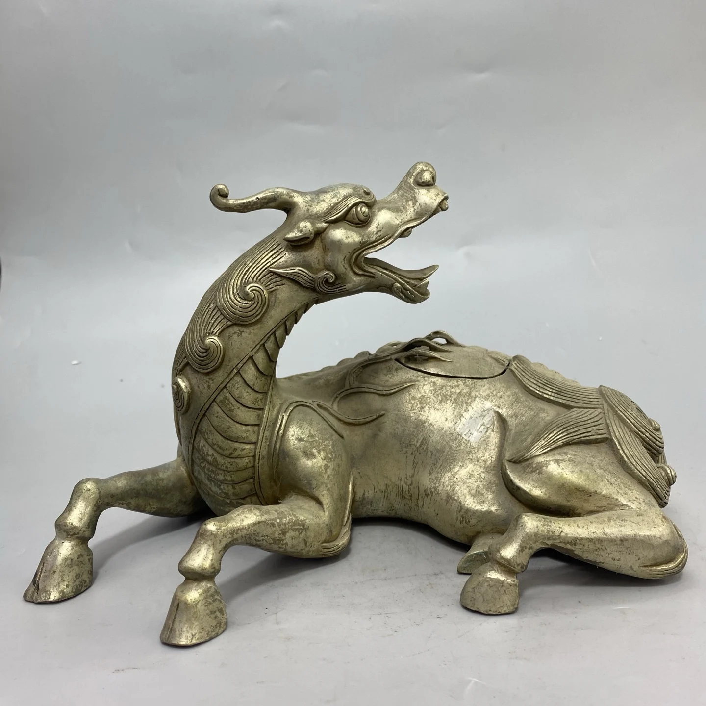 

Старая бронзовая позолоченная серебряная статуя единорога Возвращение божественного зверя Курильница Amass богатство Украшения Городской дом Экзорцизм