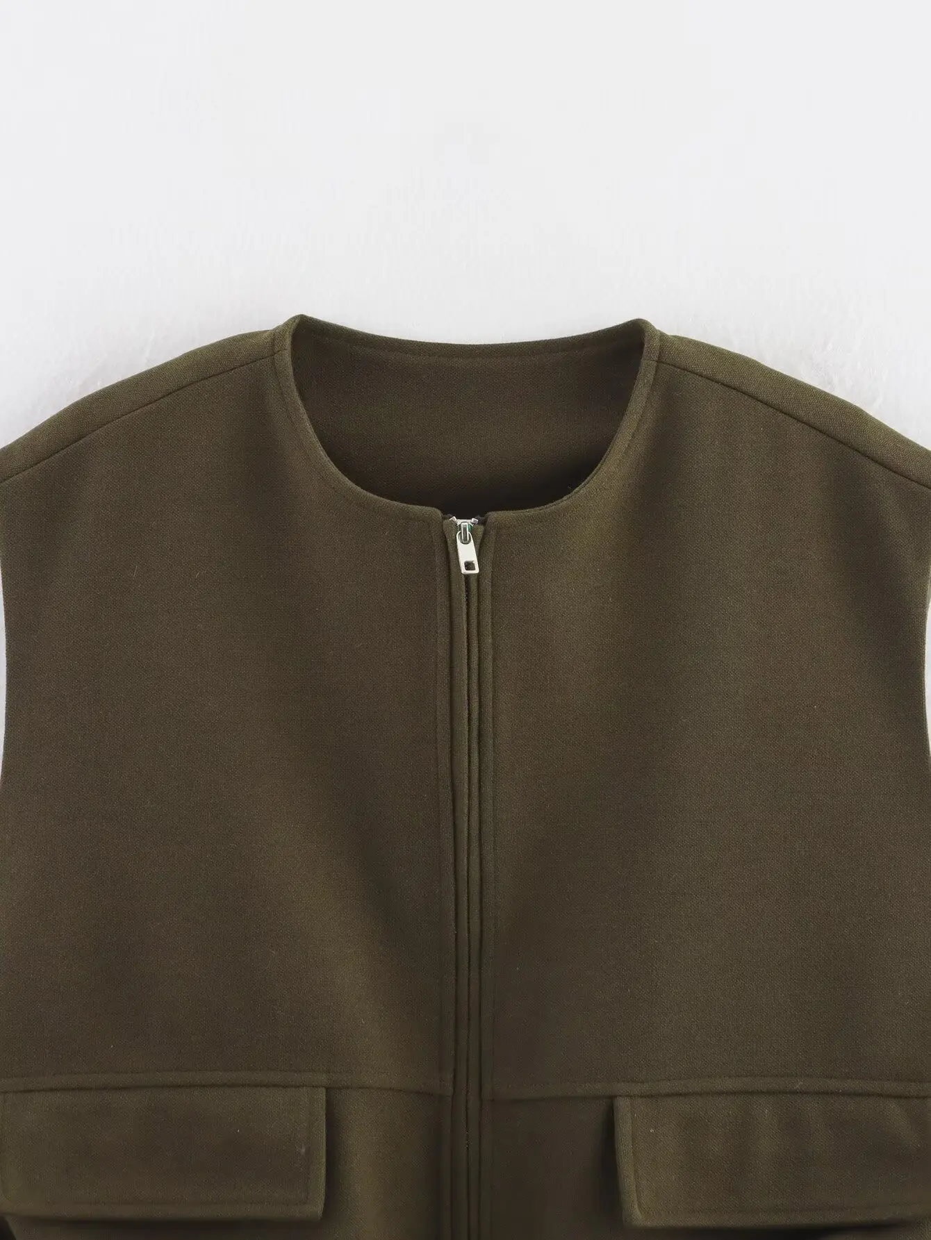 Women's Army Green Pocket Pleated Casual Vest Round Neck Sleeveless Fashion Trend 2026 Spring and Autumn New Style