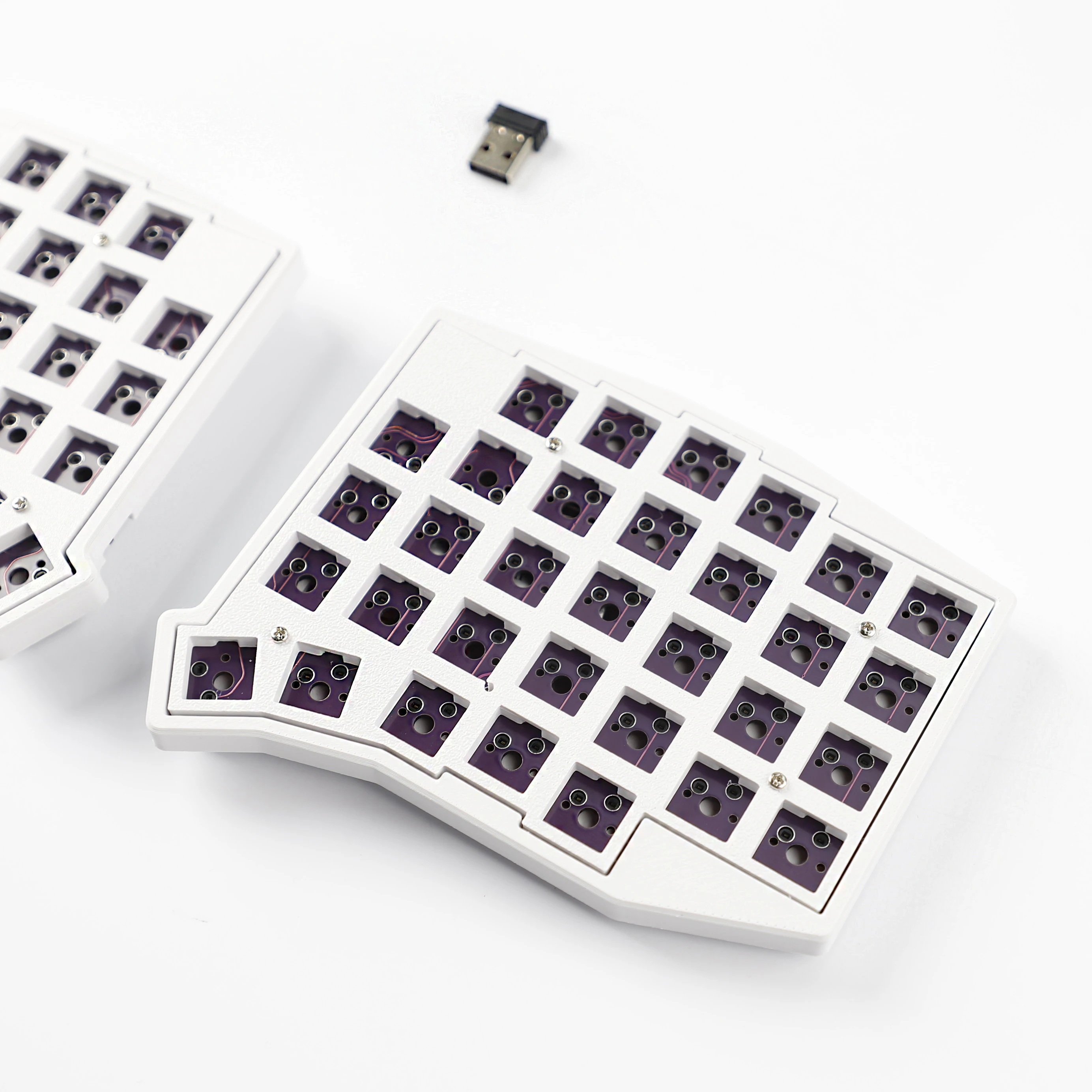 YMDK Sofle 2.4Ghz Wireless Split 64 مريح Hotswappable 60% تخطيط ثلاثي الأبعاد PLA Vial جميع المفاتيح مجموعة لوحة مفاتيح الألعاب القابلة للبرمجة