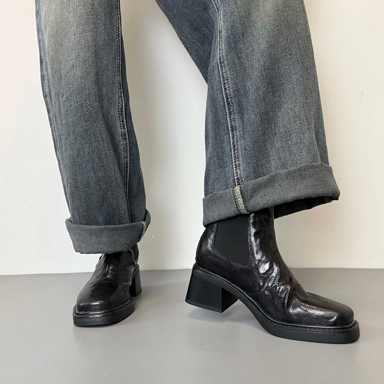 Solid Color Leather Women's Square Toe Ankle Boots Spring and Autumn Minimalist Zipper Design Retro Chelsea Women's Booties