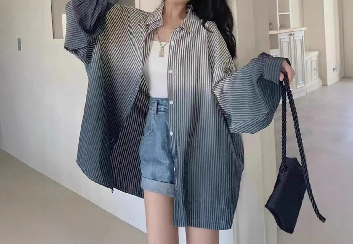 Senior Sense of Gradual Change of Color Striped Sunscreen Shirt Women's Summer Design Sense Fashion Casual Thin Top Jacket