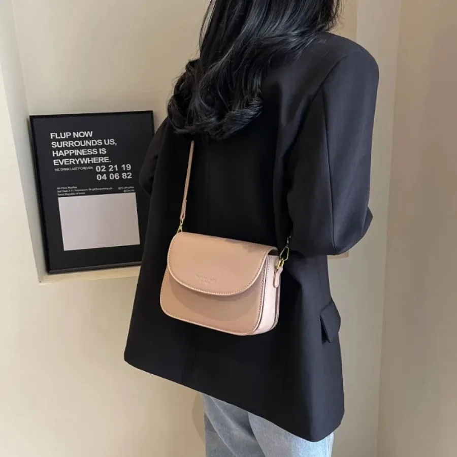 

Summer new fashion retro love lock buckle vertical simple shoulder bag large-capacity commuting daily crossbody female bag