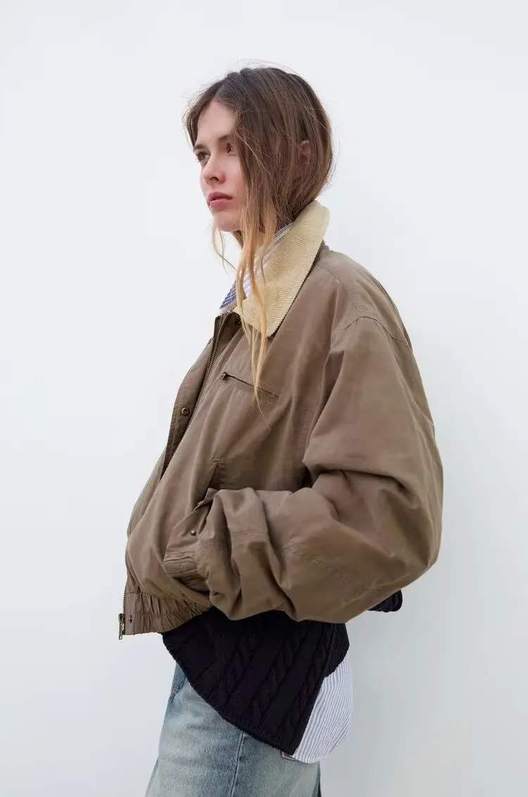 Primavera 2024 delle nuove donne in pelle cerata pilota Jaet collare colore Blo tuta sportiva Faionable vestibilità ampia lunghezza regolare per le signore