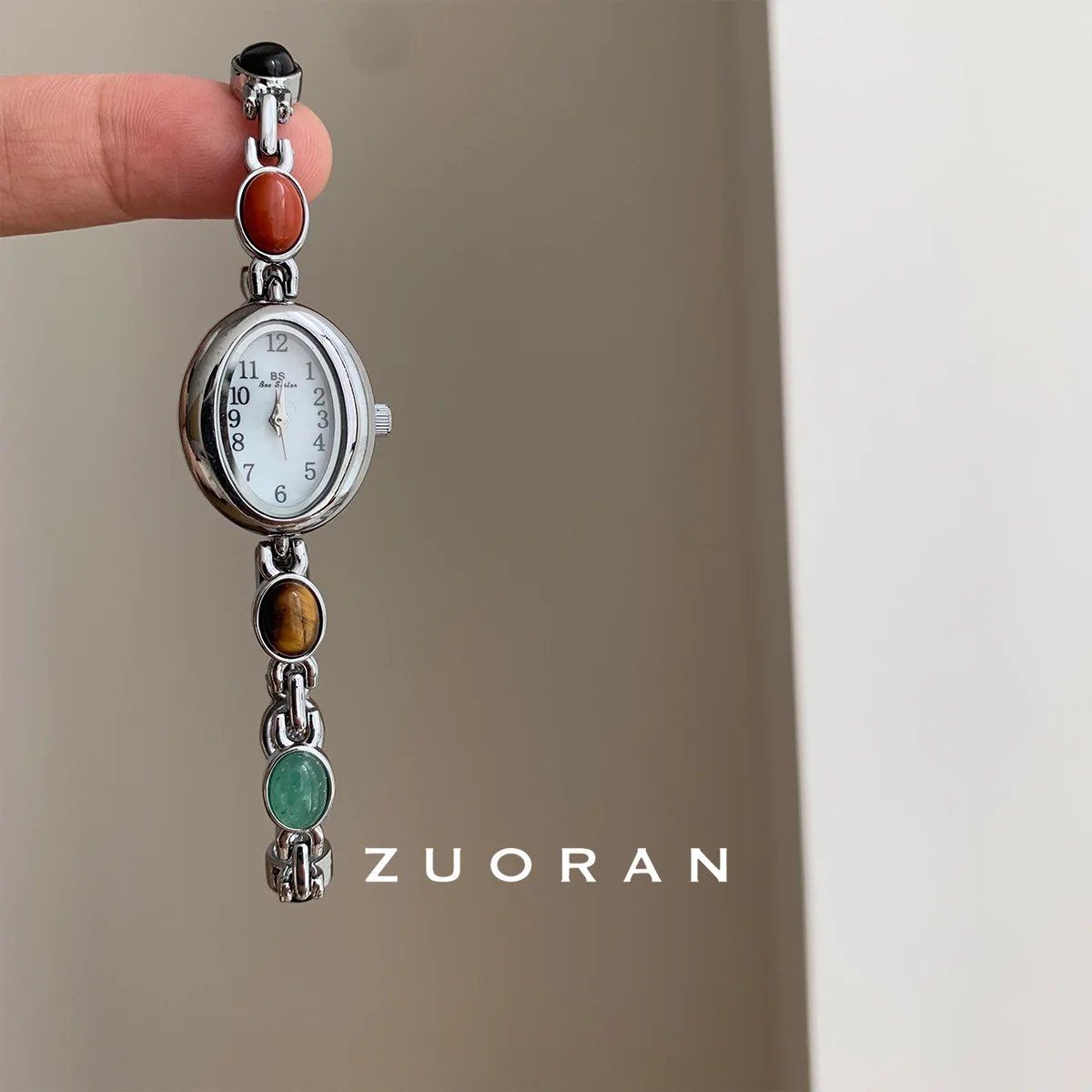 Exquisitely designed mini natural stone vintage-style colored stone bracelet watch for women, a trendy women's watch.